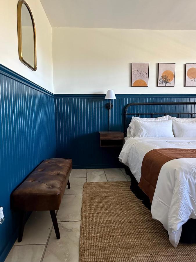 Budget Host East End Hotel In Riverhead Exteriör bild