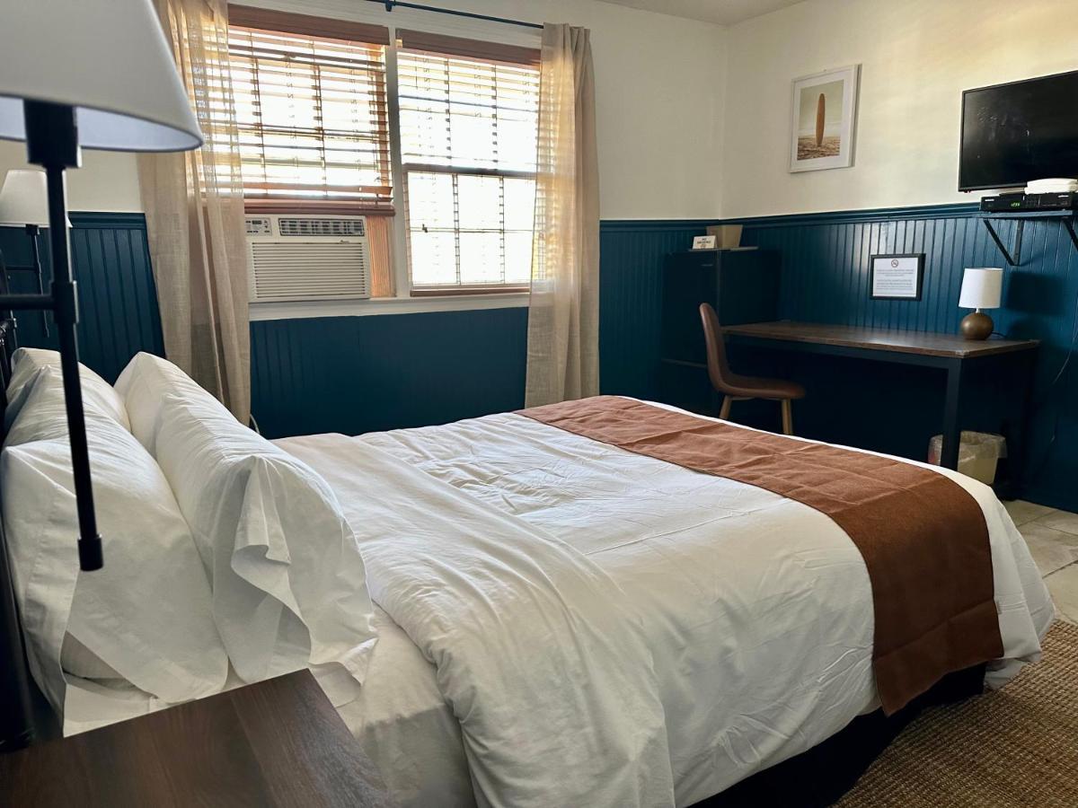 Budget Host East End Hotel In Riverhead Exteriör bild