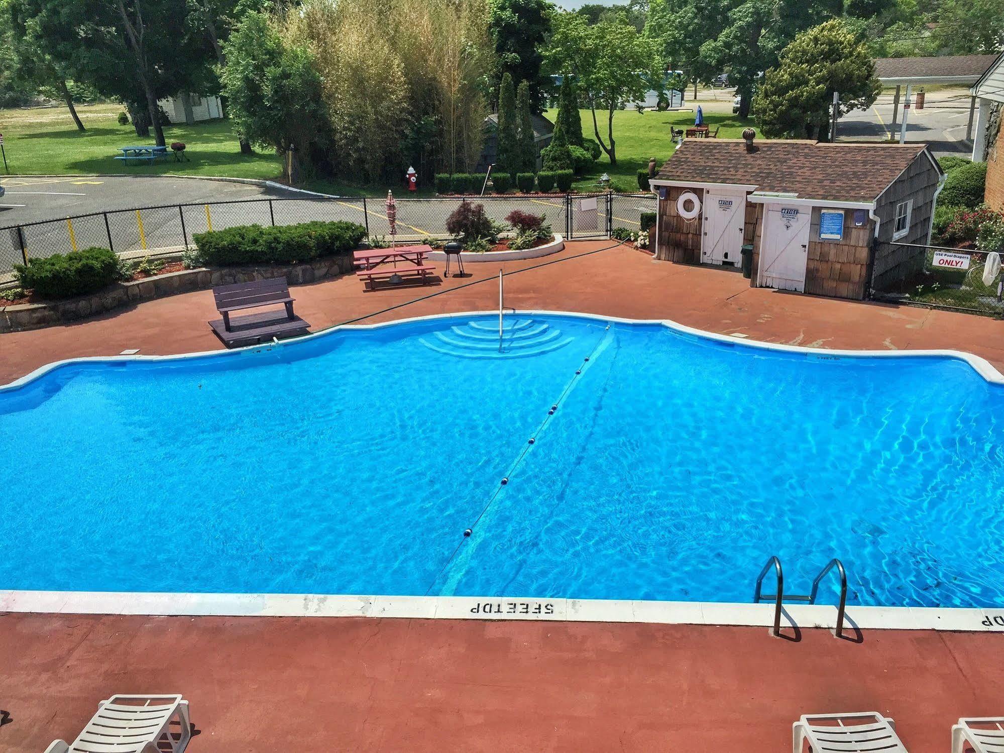 Budget Host East End Hotel In Riverhead Exteriör bild
