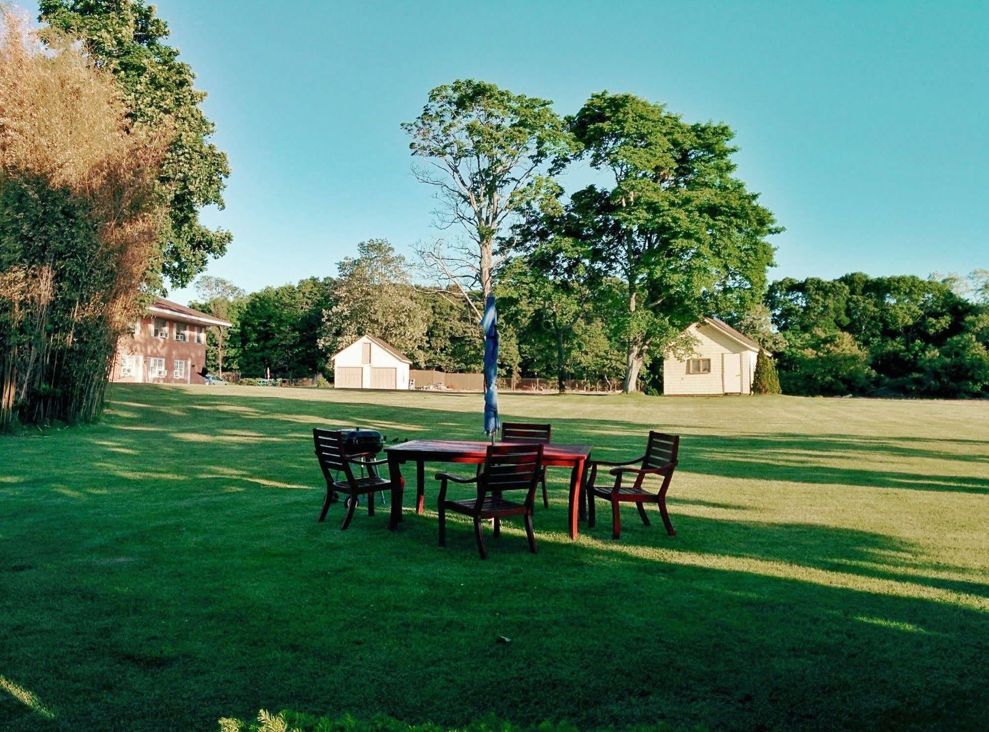 Budget Host East End Hotel In Riverhead Exteriör bild